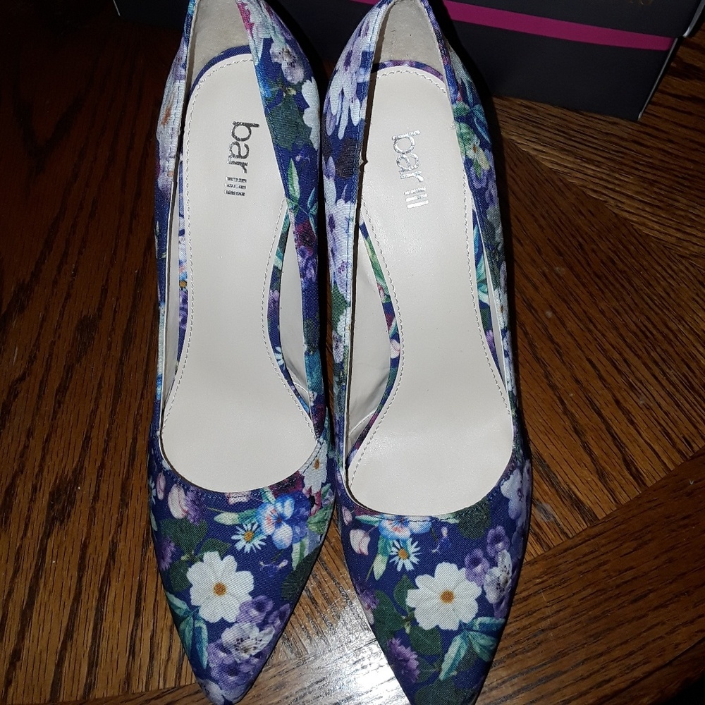 Bar lll high heels